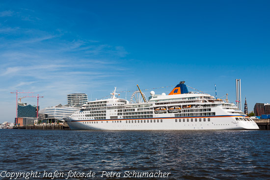 MS Europa in Hamburg 1